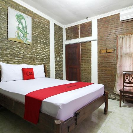 Reddoorz Near Rumah Sakit Wirosaban Salakan Exterior photo