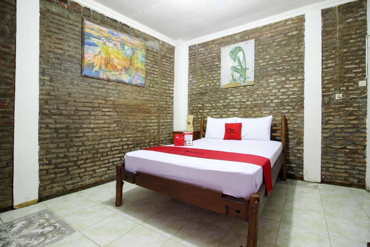 Reddoorz Near Rumah Sakit Wirosaban Salakan Exterior photo