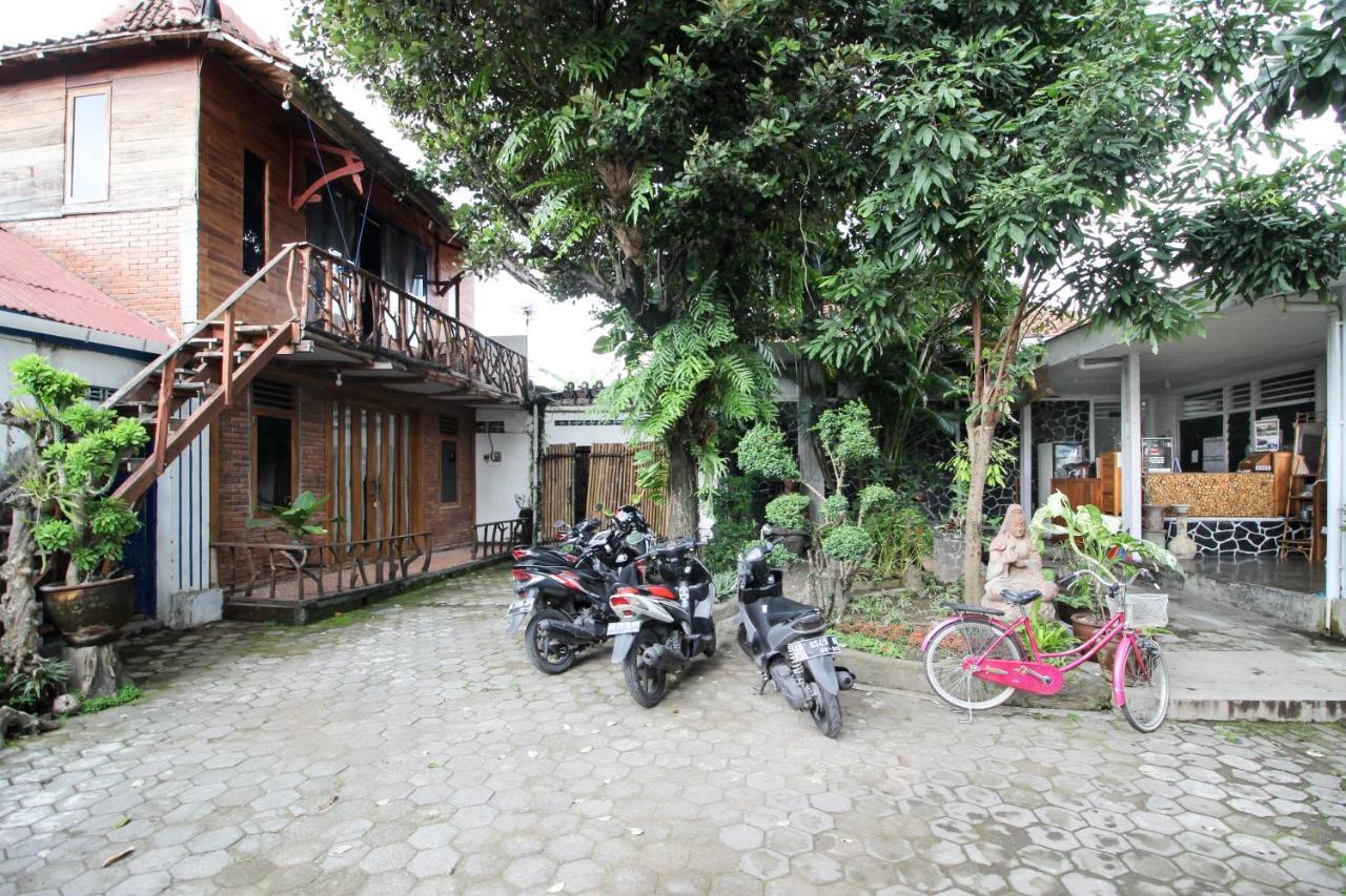 Reddoorz Near Rumah Sakit Wirosaban Salakan Exterior photo