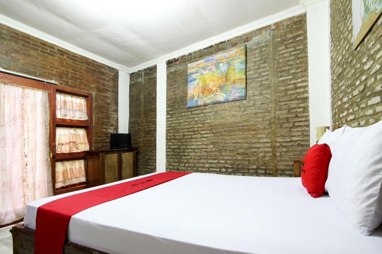 Reddoorz Near Rumah Sakit Wirosaban Salakan Exterior photo