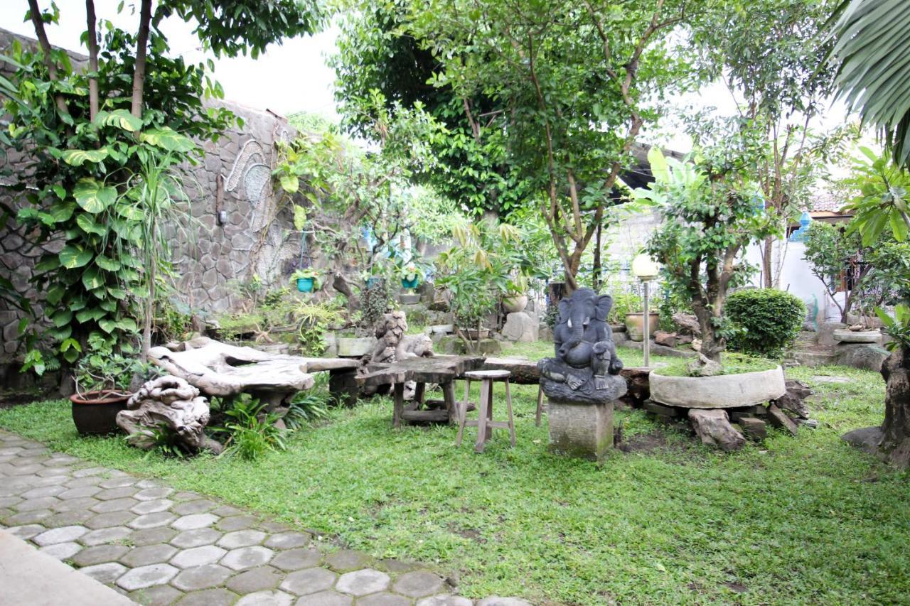 Reddoorz Near Rumah Sakit Wirosaban Salakan Exterior photo