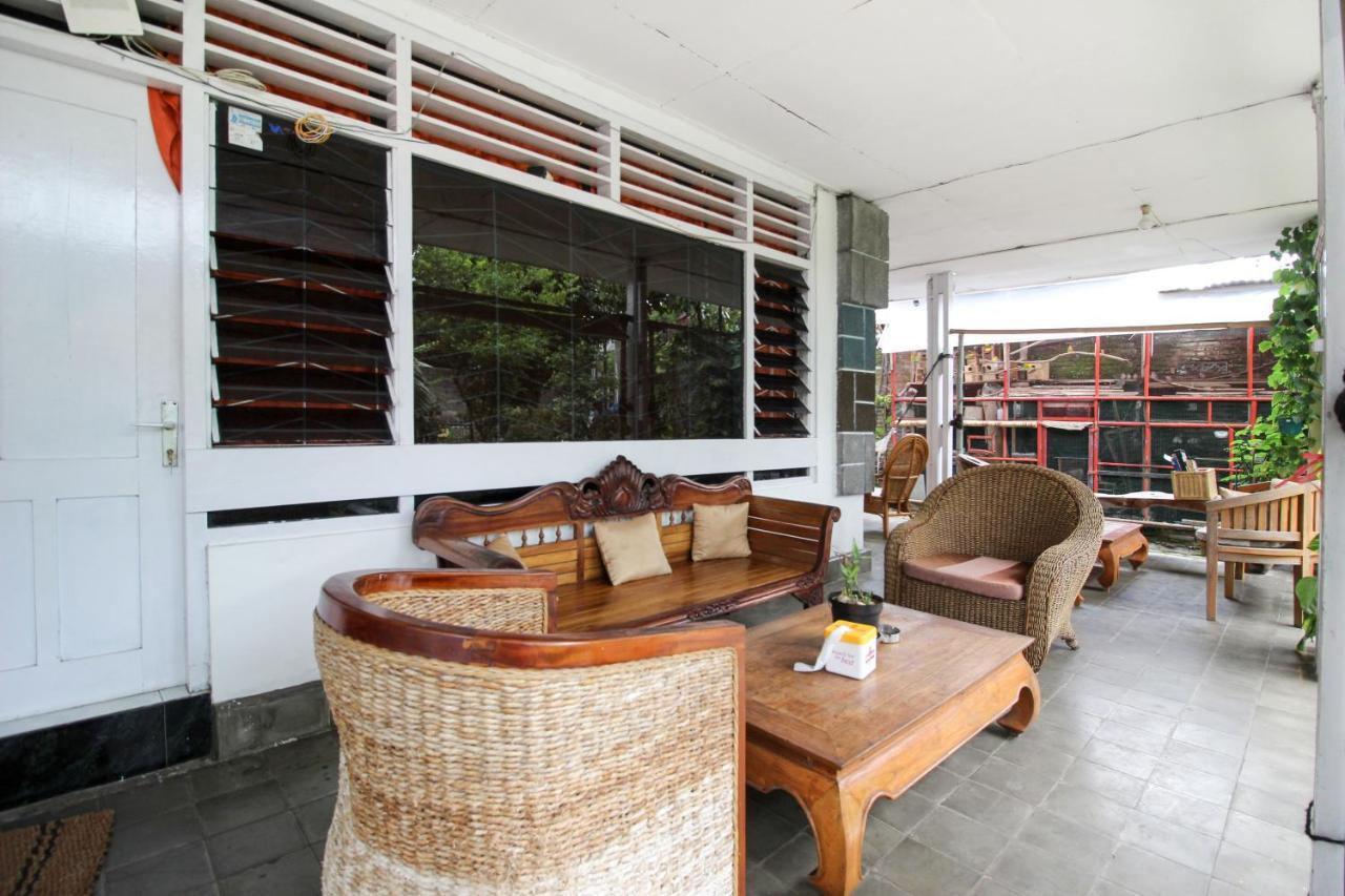 Reddoorz Near Rumah Sakit Wirosaban Salakan Exterior photo