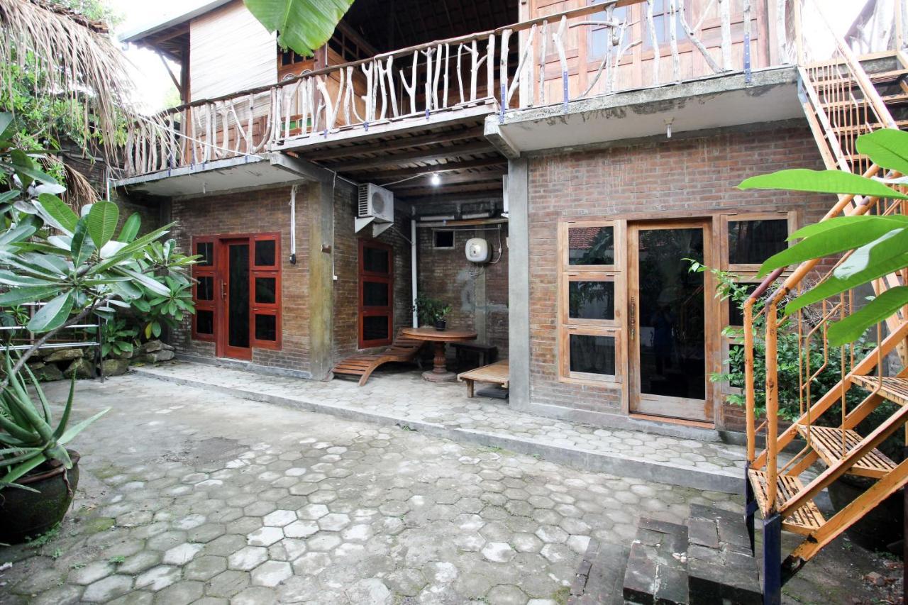 Reddoorz Near Rumah Sakit Wirosaban Salakan Exterior photo