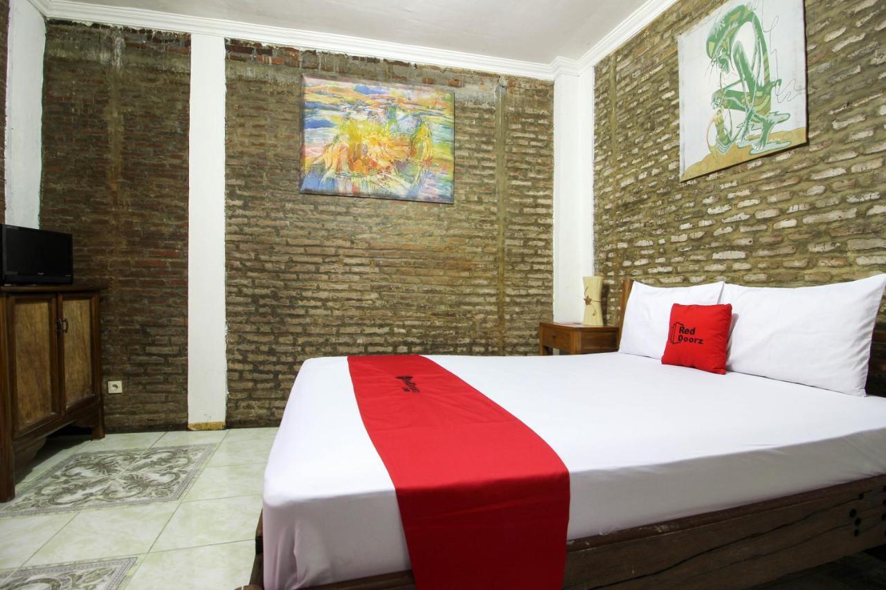 Reddoorz Near Rumah Sakit Wirosaban Salakan Exterior photo