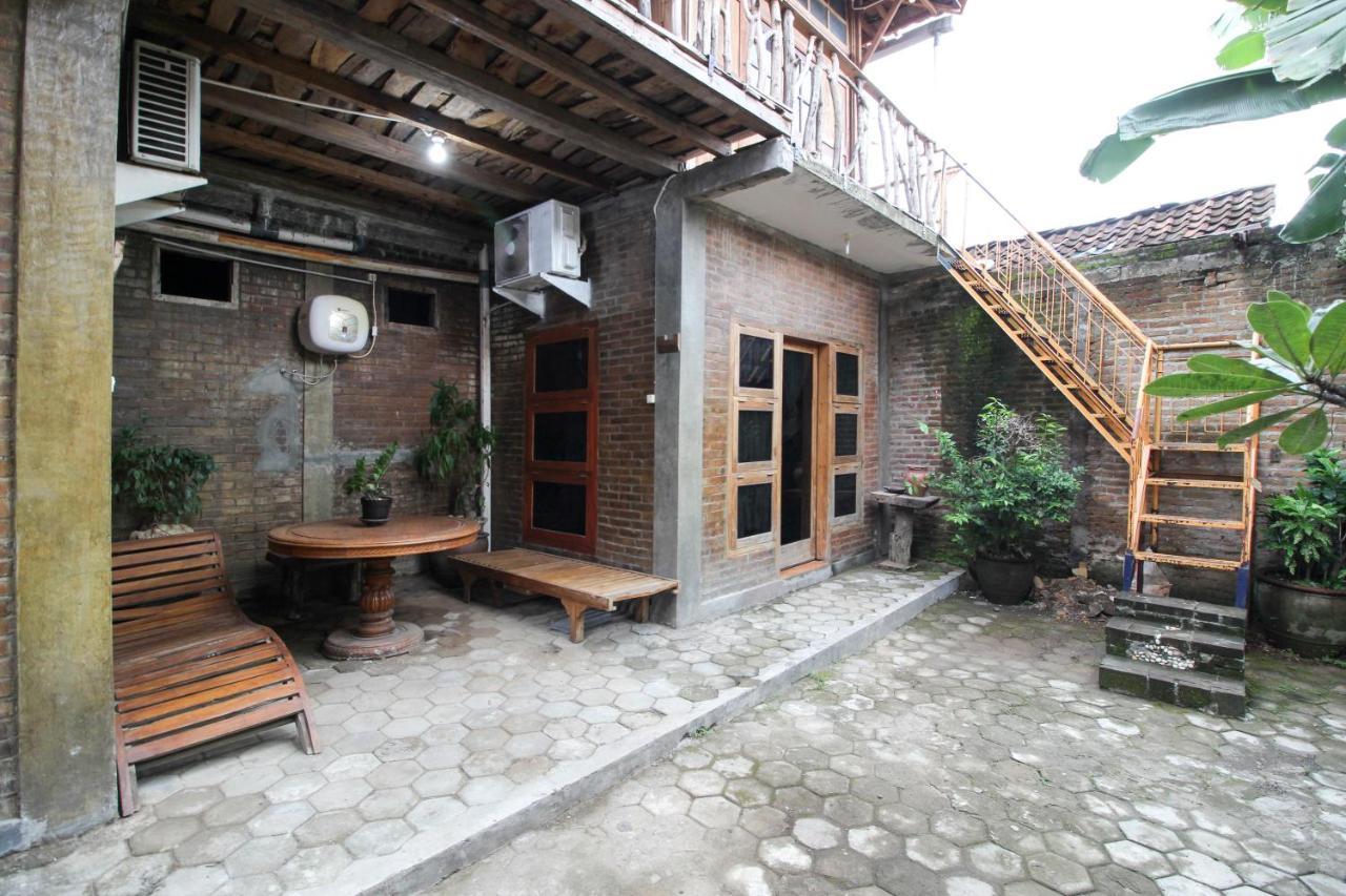 Reddoorz Near Rumah Sakit Wirosaban Salakan Exterior photo
